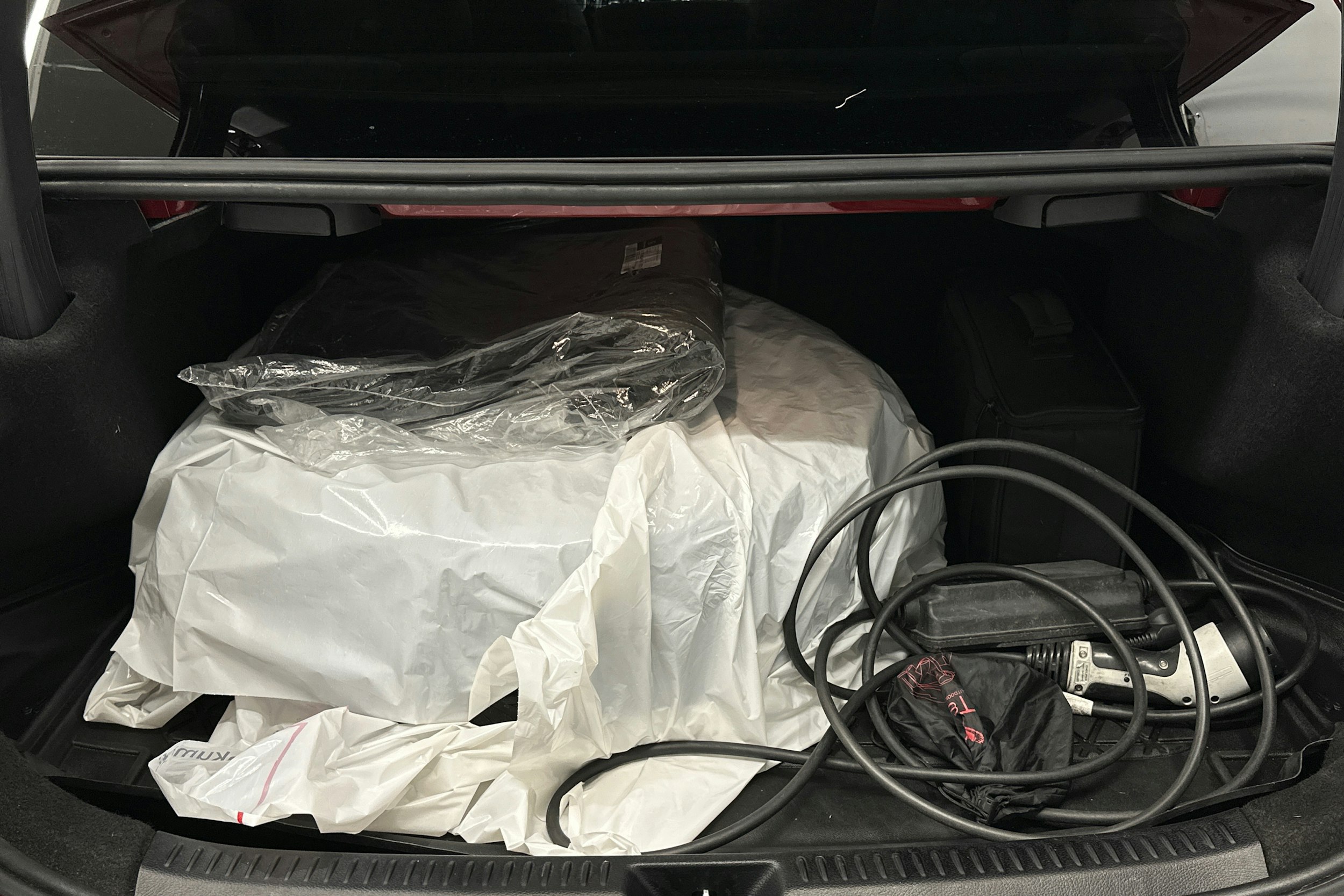 met. punainen Mercedes-Benz A 2021 kuva 28.