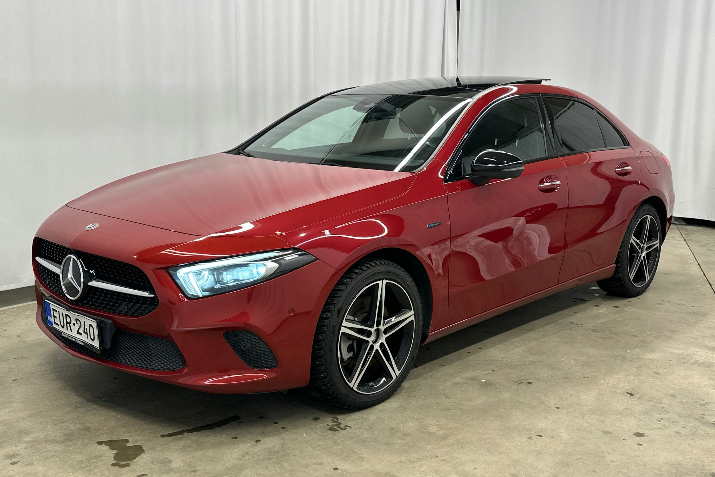 met. punainen Mercedes-Benz A 2021 kuva 29.