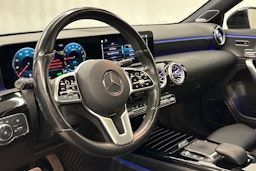 met. punainen Mercedes-Benz A 2021 kuva 30.