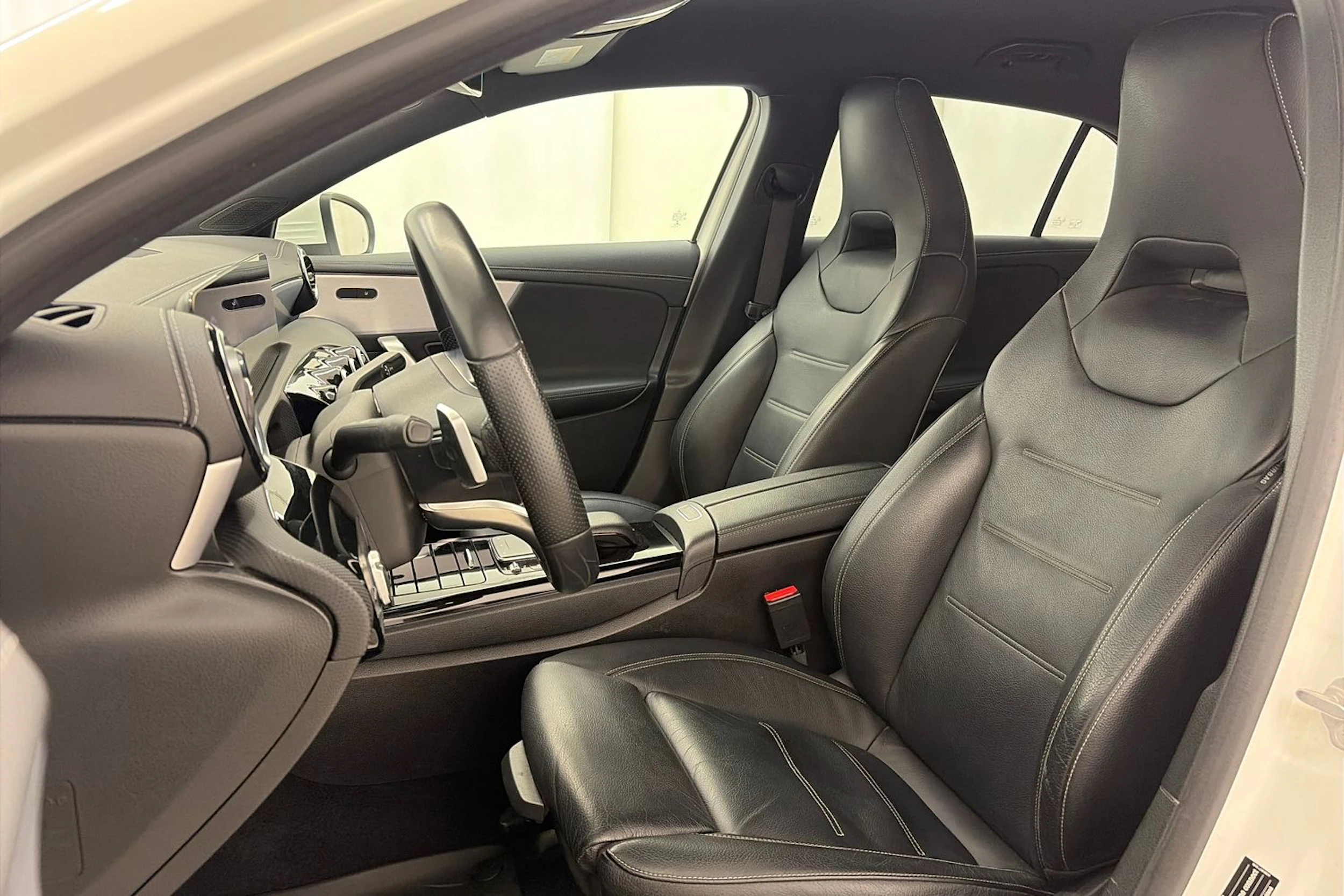 valkoinen Mercedes-Benz A 2021 kuva 12.