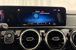 valkoinen Mercedes-Benz A 2021 kuva 19.