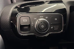 valkoinen Mercedes-Benz A 2021 kuva 27.