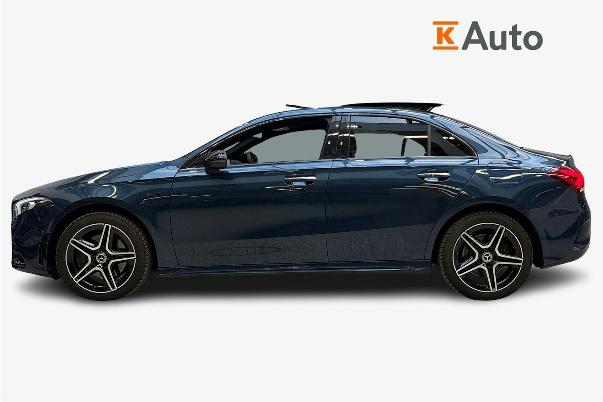 sininen Mercedes-Benz A 2021 kuva 6.