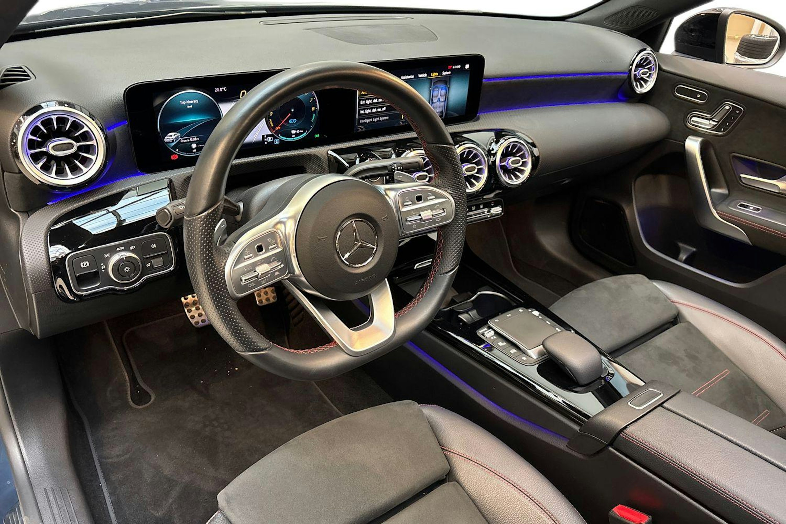 sininen Mercedes-Benz A 2021 kuva 7.