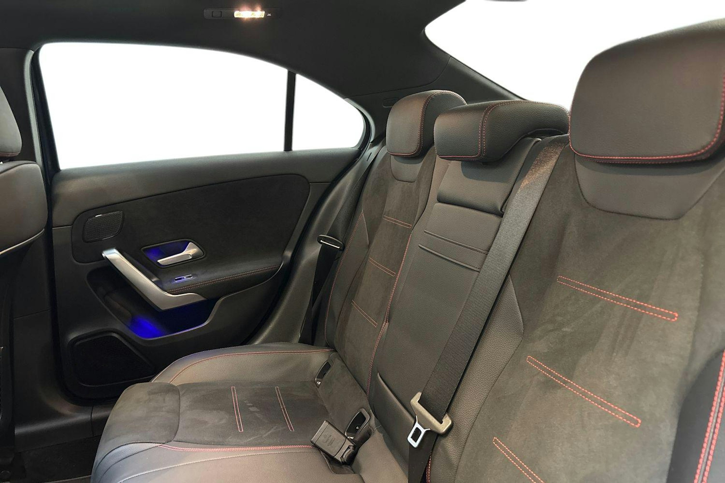 sininen Mercedes-Benz A 2021 kuva 10.