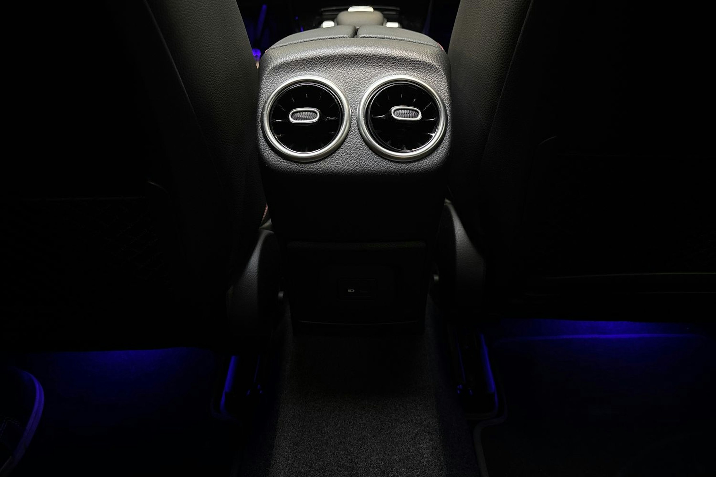 sininen Mercedes-Benz A 2021 kuva 19.