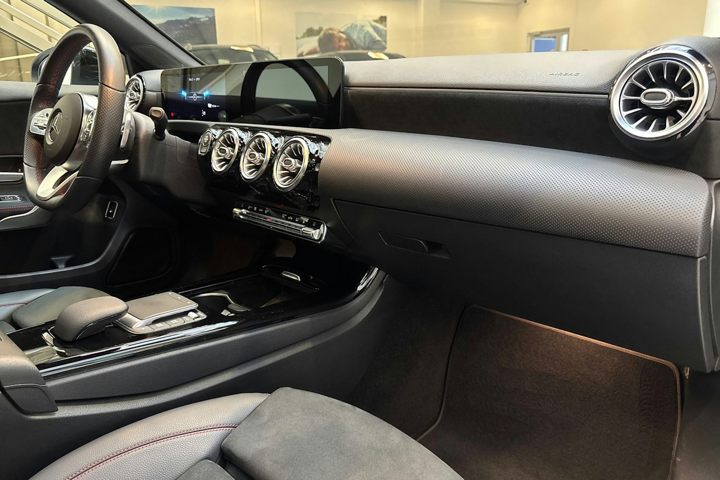 sininen Mercedes-Benz A 2021 kuva 21.