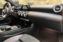 sininen Mercedes-Benz A 2021 kuva 21.