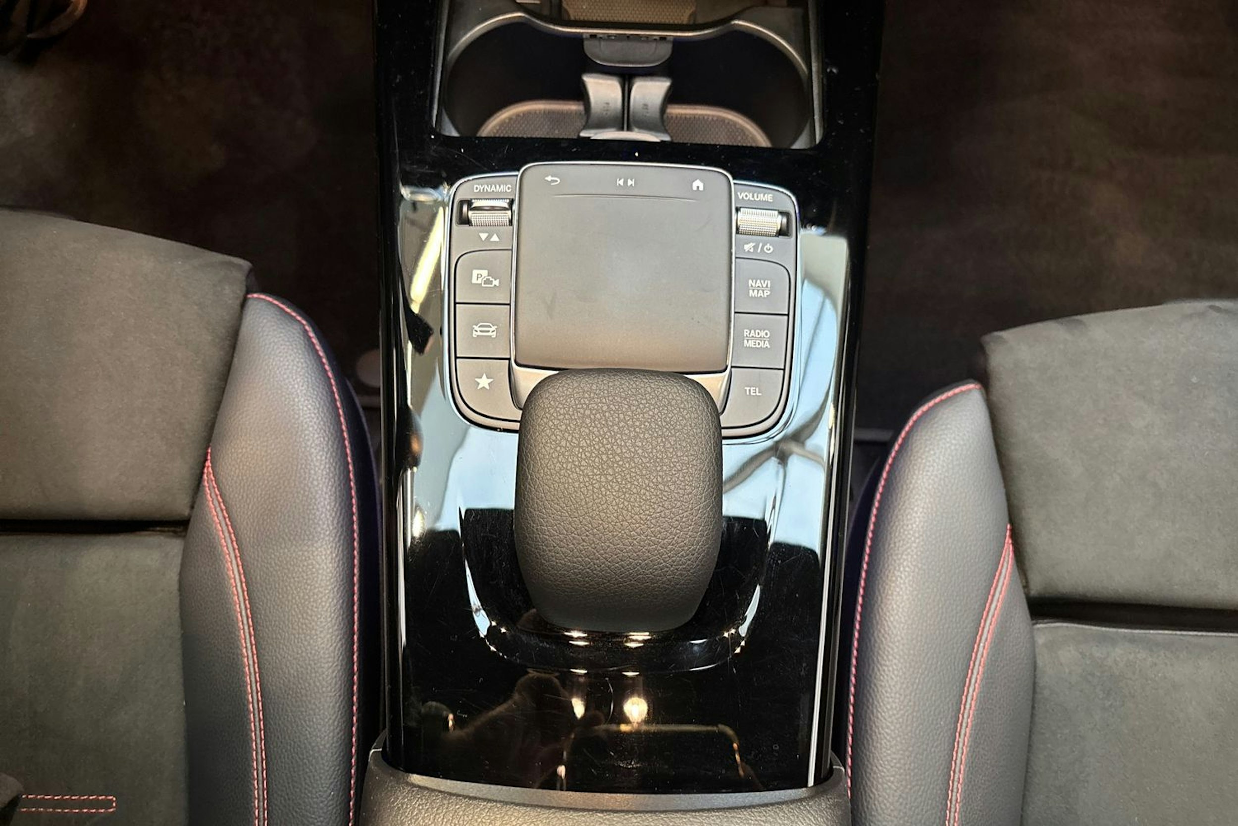 sininen Mercedes-Benz A 2021 kuva 23.