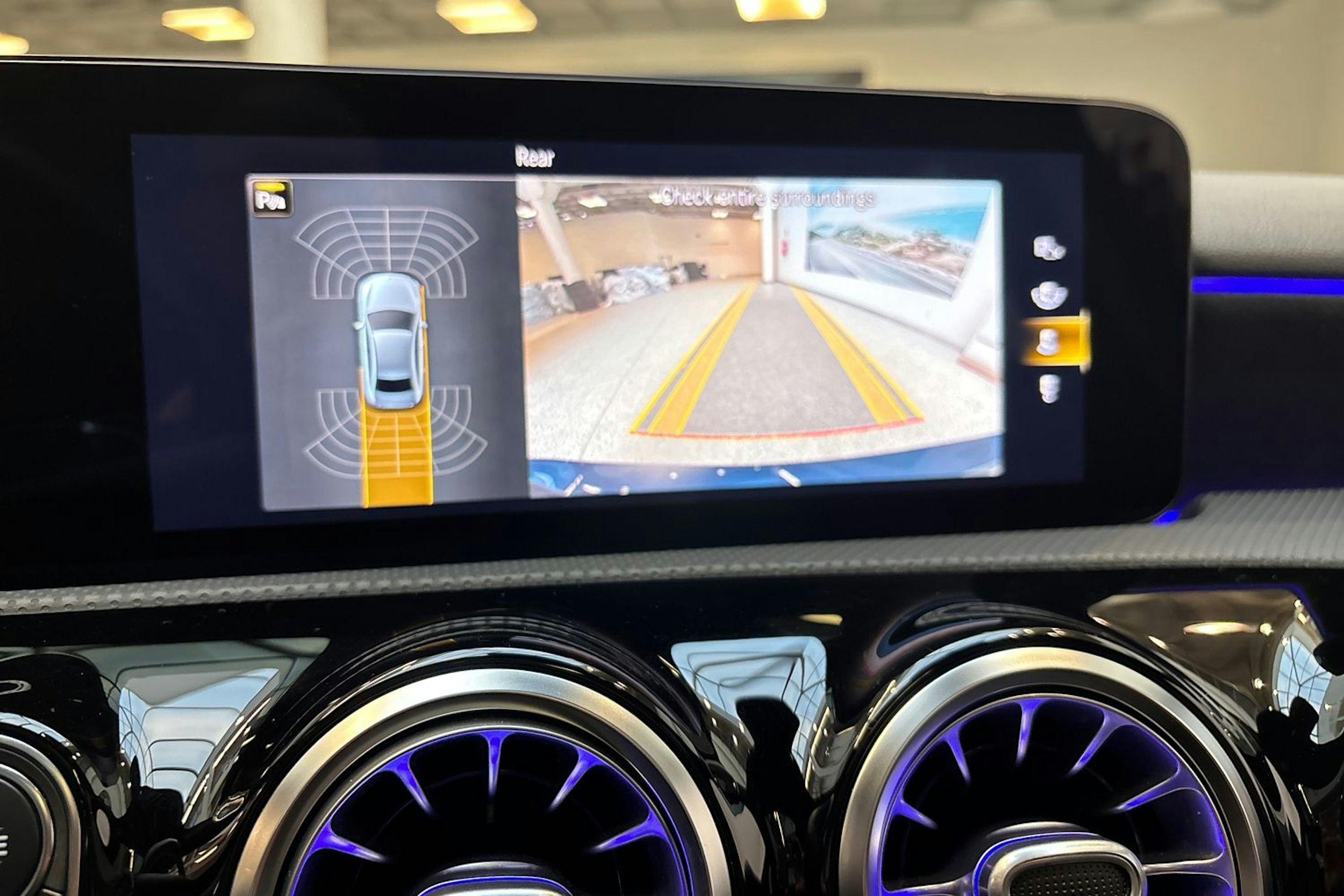 sininen Mercedes-Benz A 2021 kuva 26.