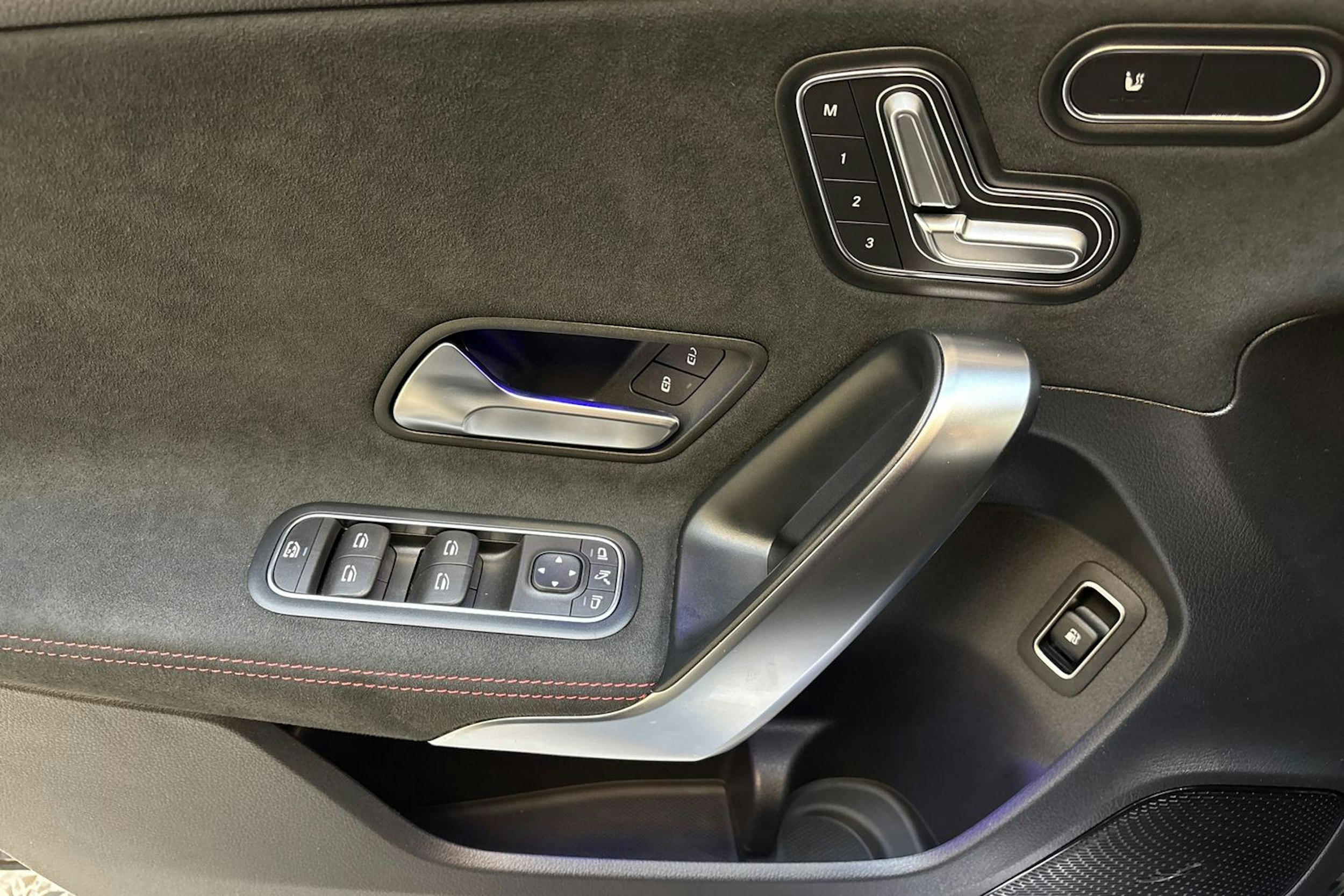 sininen Mercedes-Benz A 2021 kuva 35.