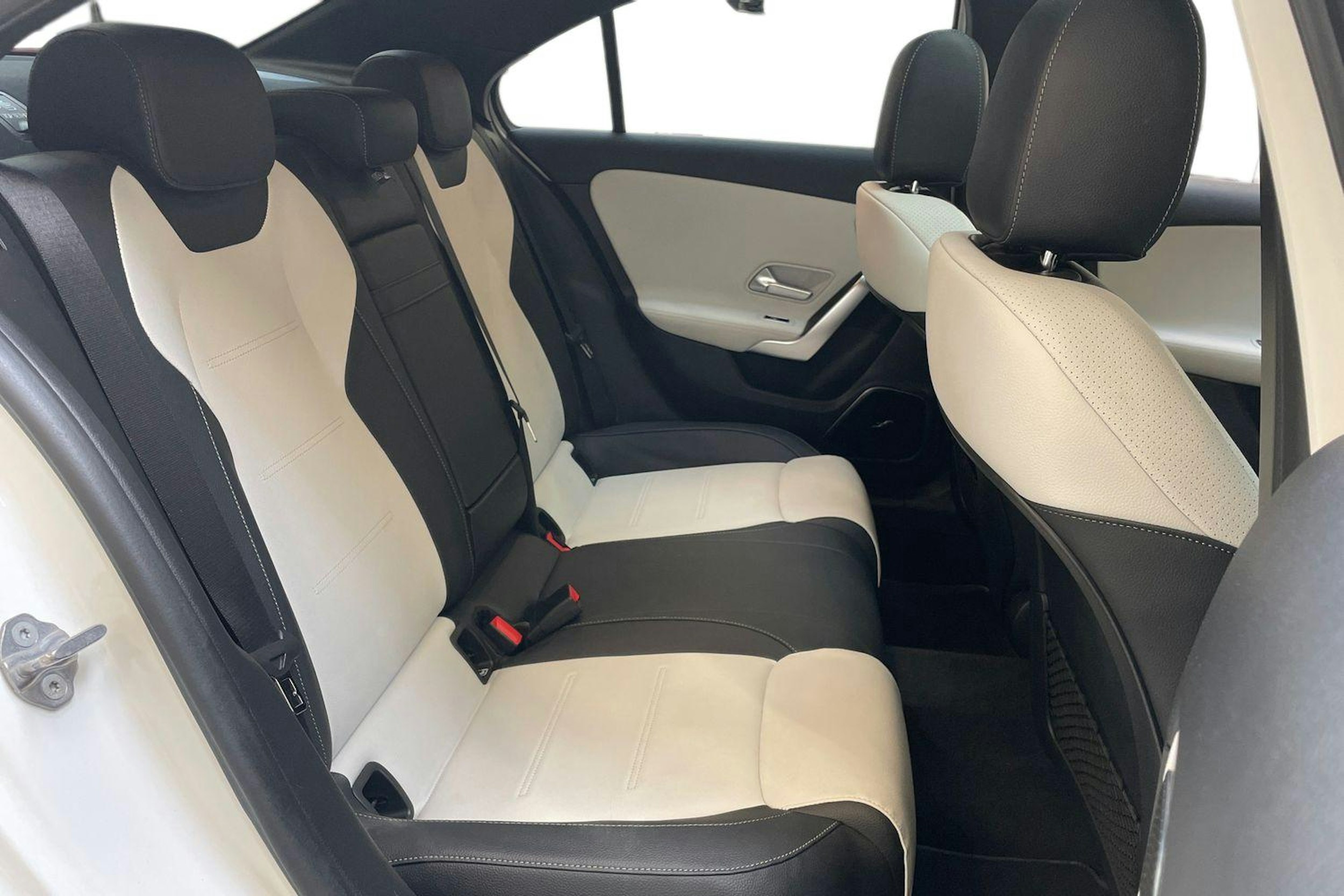 valkoinen Mercedes-Benz A 2021 kuva 10.