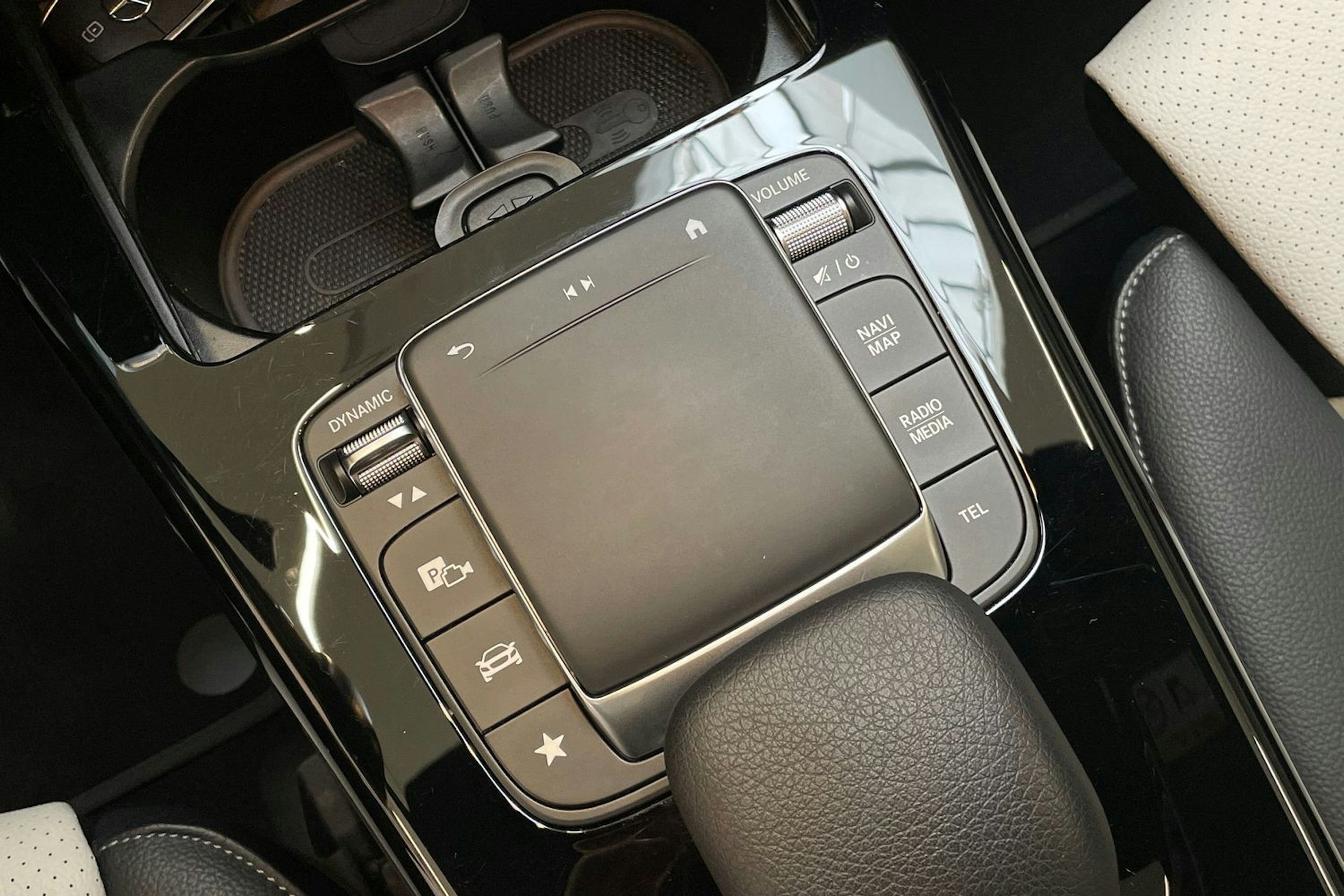 valkoinen Mercedes-Benz A 2021 kuva 20.