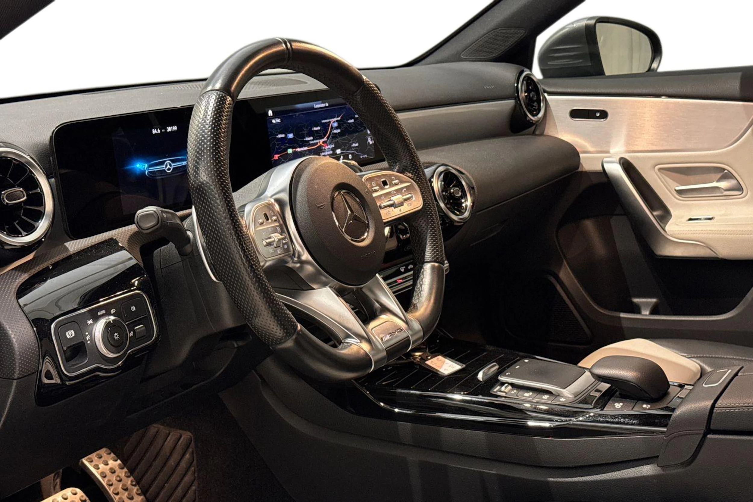 harmaa Mercedes-Benz A 35 AMG 2021 kuva 8.