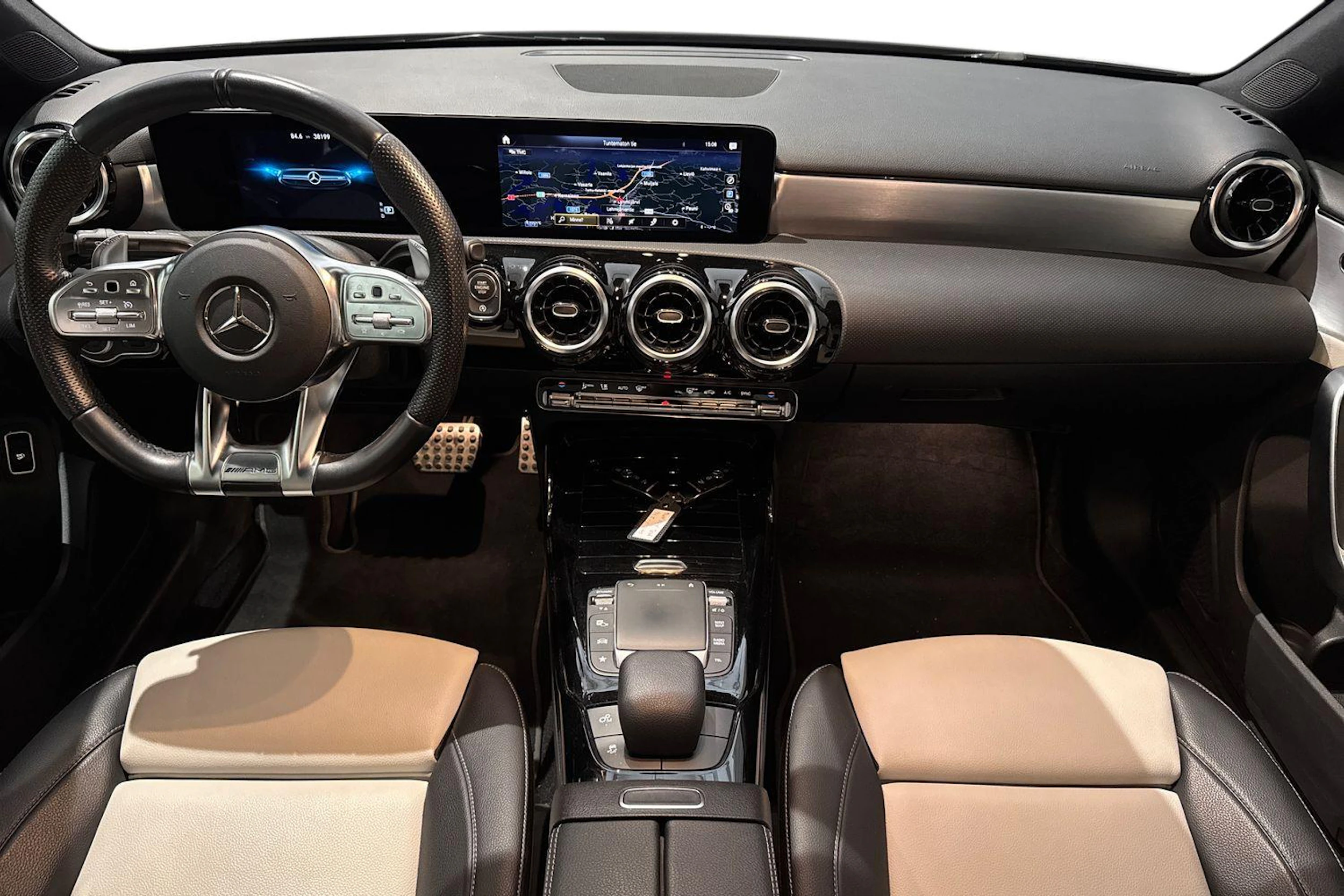 harmaa Mercedes-Benz A 35 AMG 2021 kuva 9.