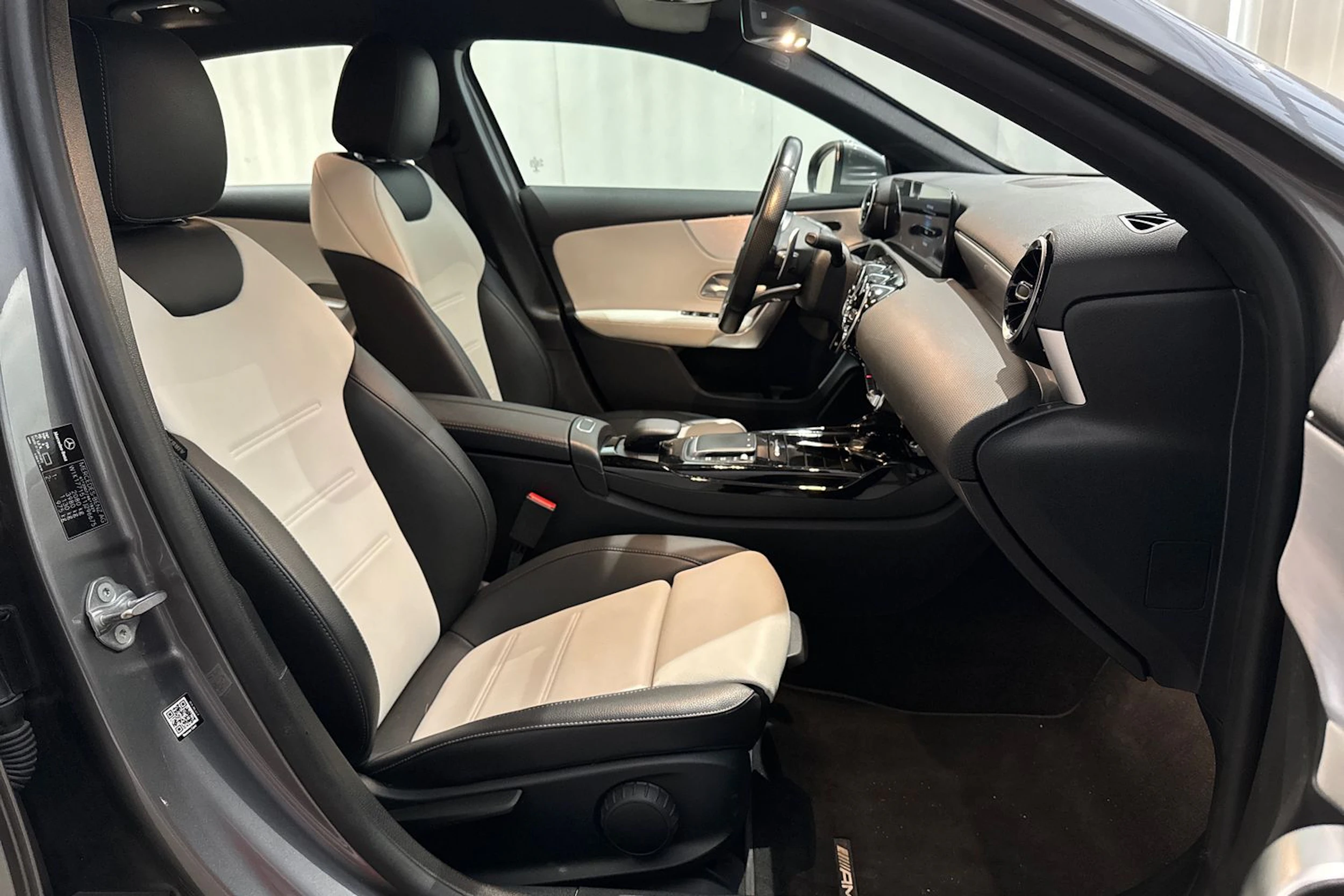harmaa Mercedes-Benz A 35 AMG 2021 kuva 19.