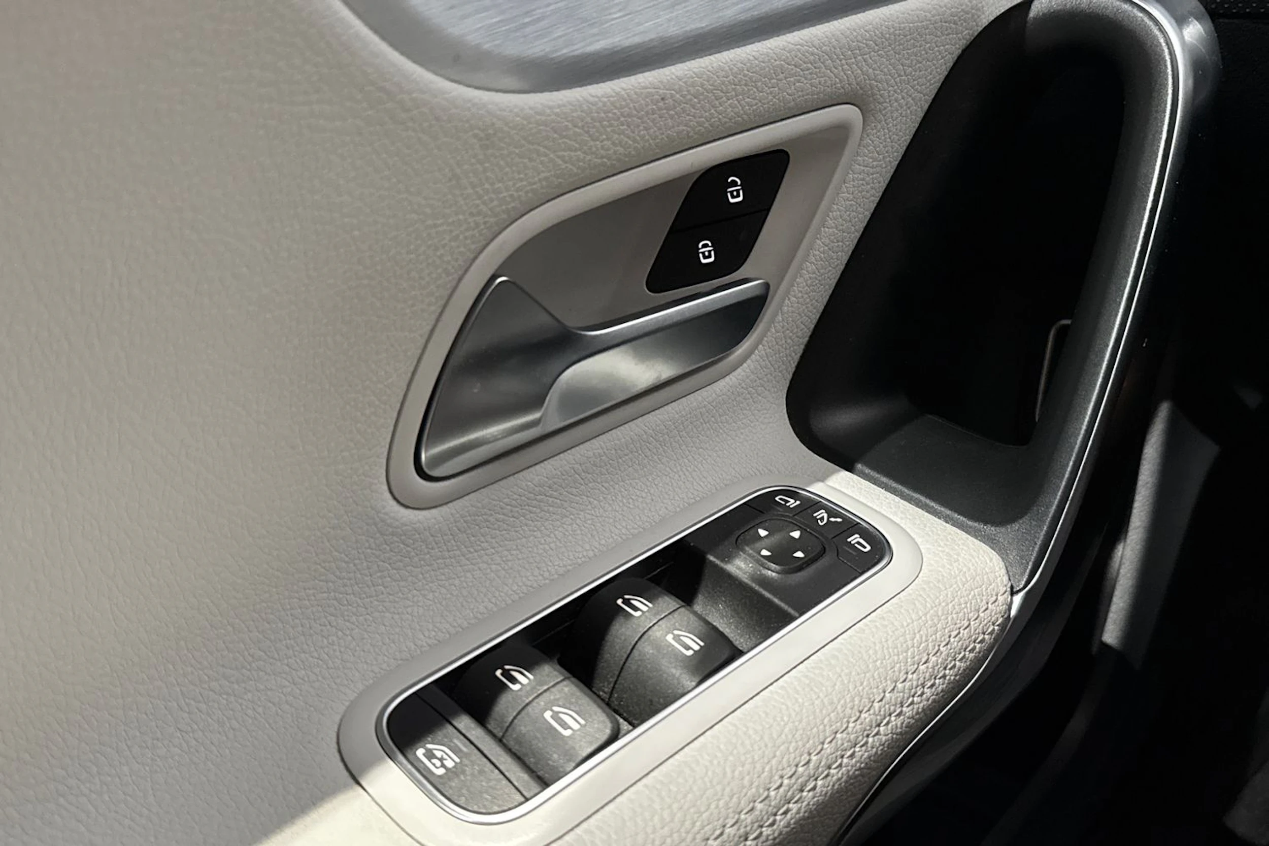 harmaa Mercedes-Benz A 35 AMG 2021 kuva 21.