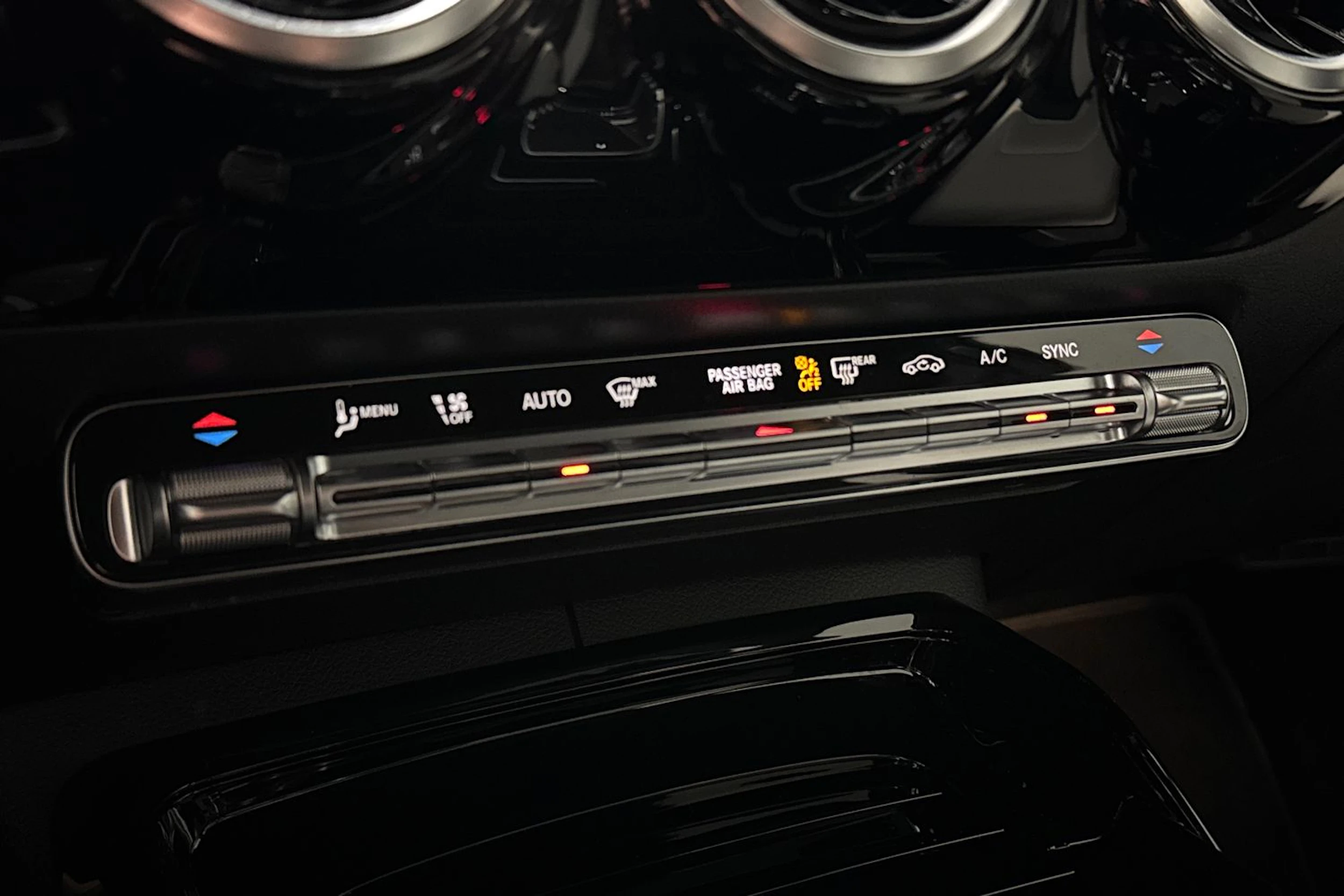harmaa Mercedes-Benz A 35 AMG 2021 kuva 28.