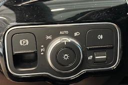musta Mercedes-Benz A 2021 kuva 22.