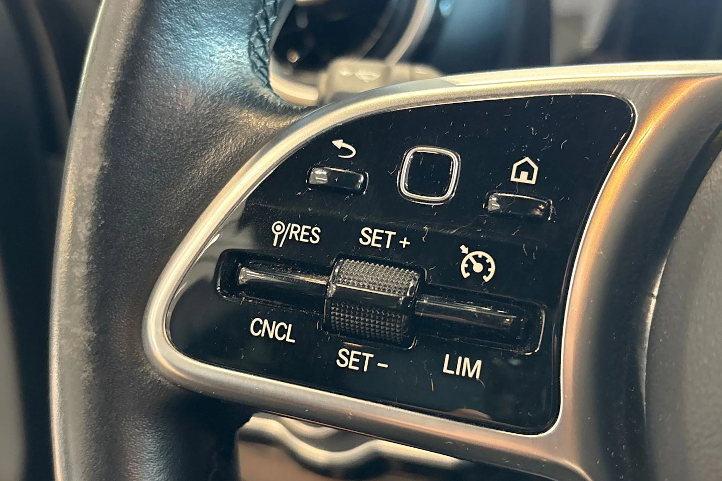 musta Mercedes-Benz A 2021 kuva 23.