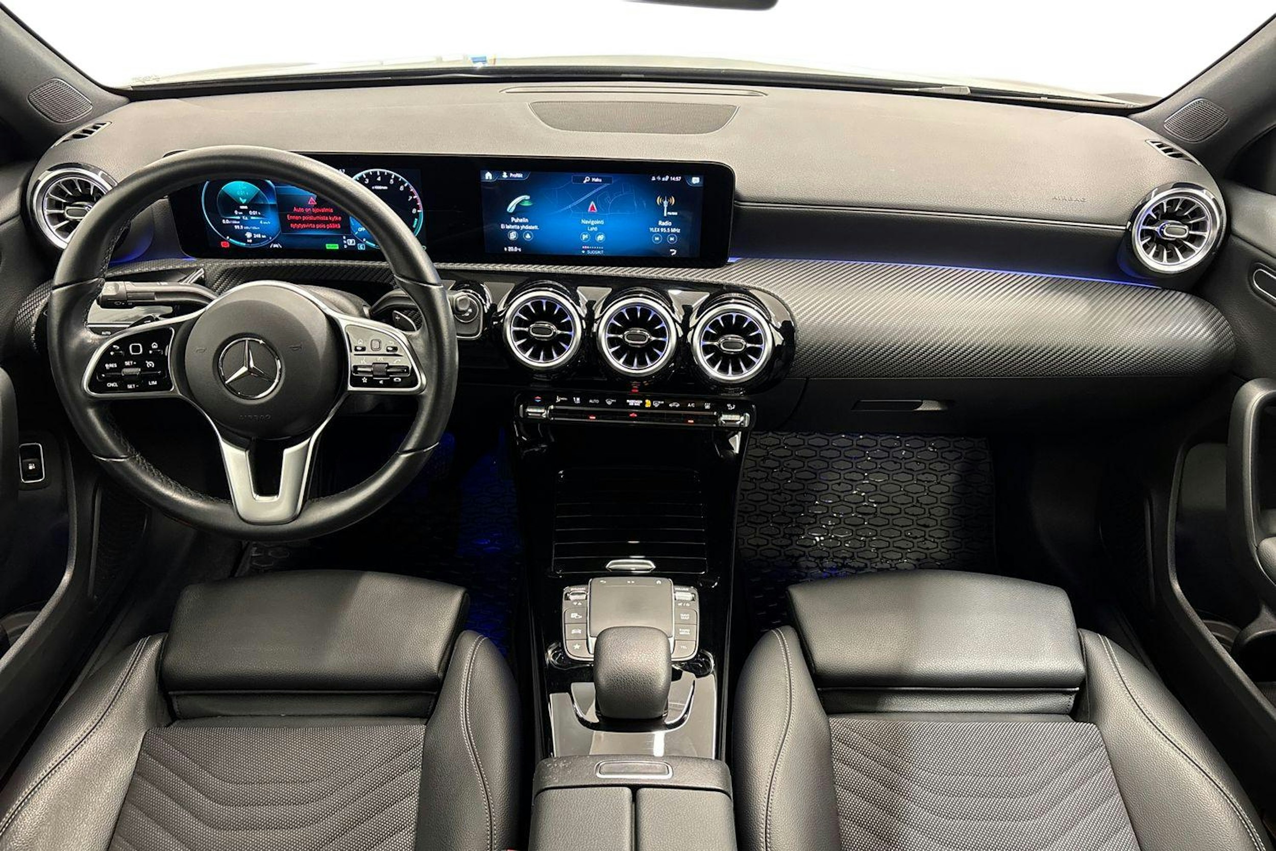 musta Mercedes-Benz A 2021 kuva 7.