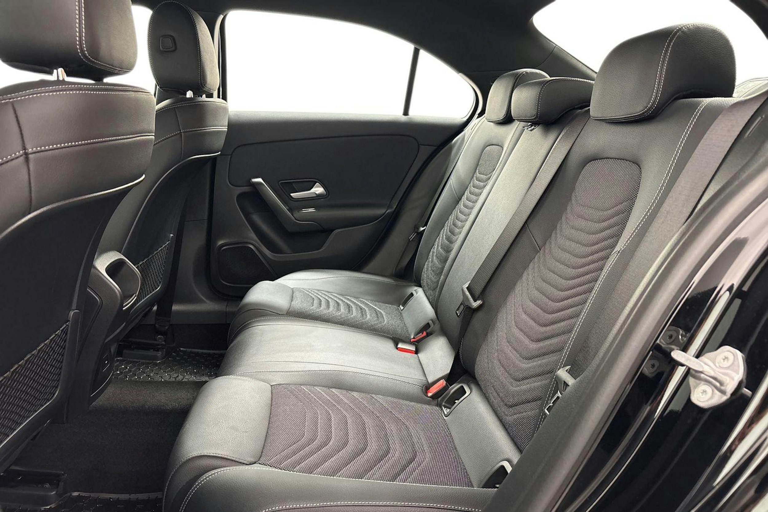 musta Mercedes-Benz A 2021 kuva 8.