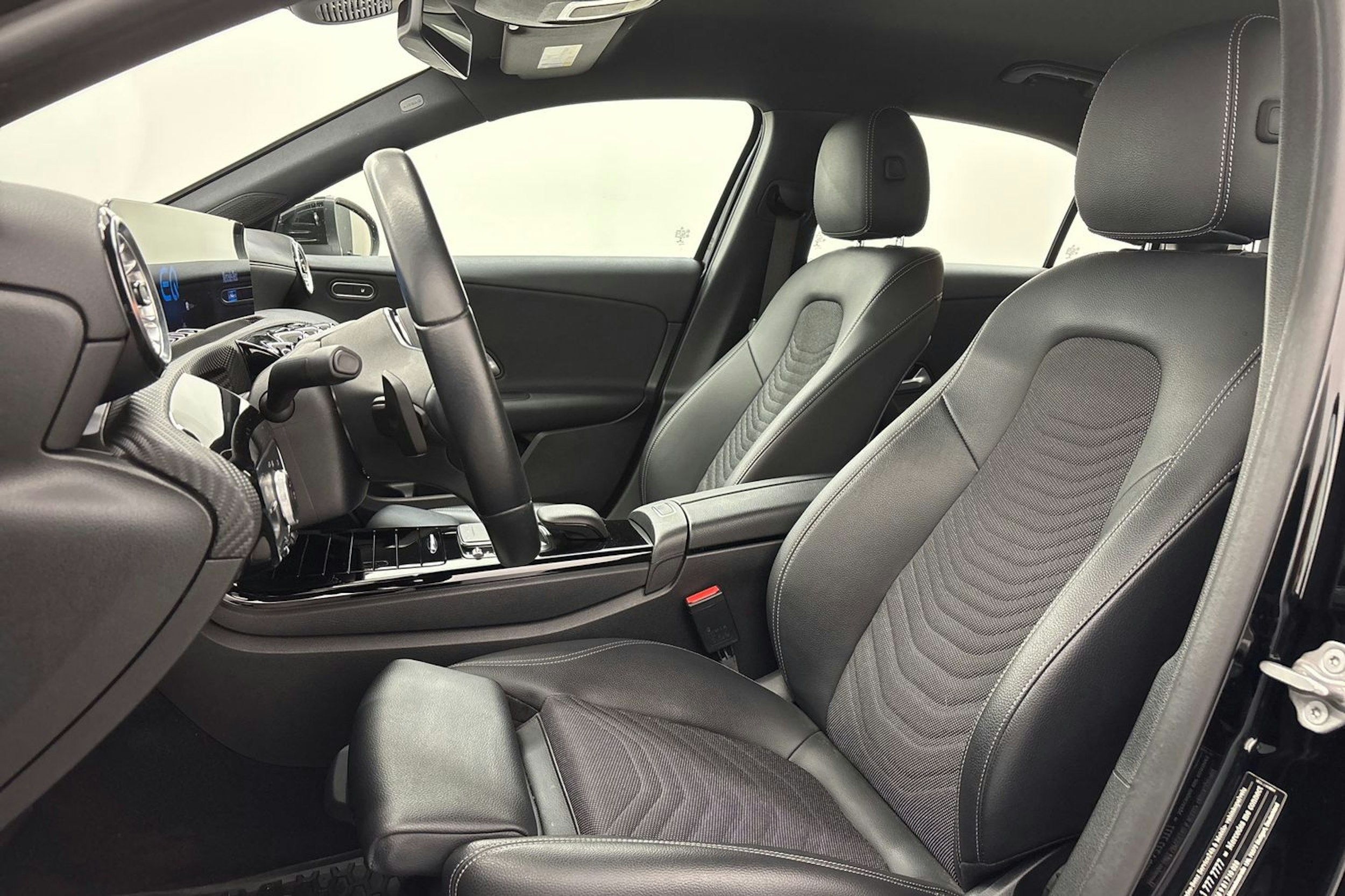 musta Mercedes-Benz A 2021 kuva 11.