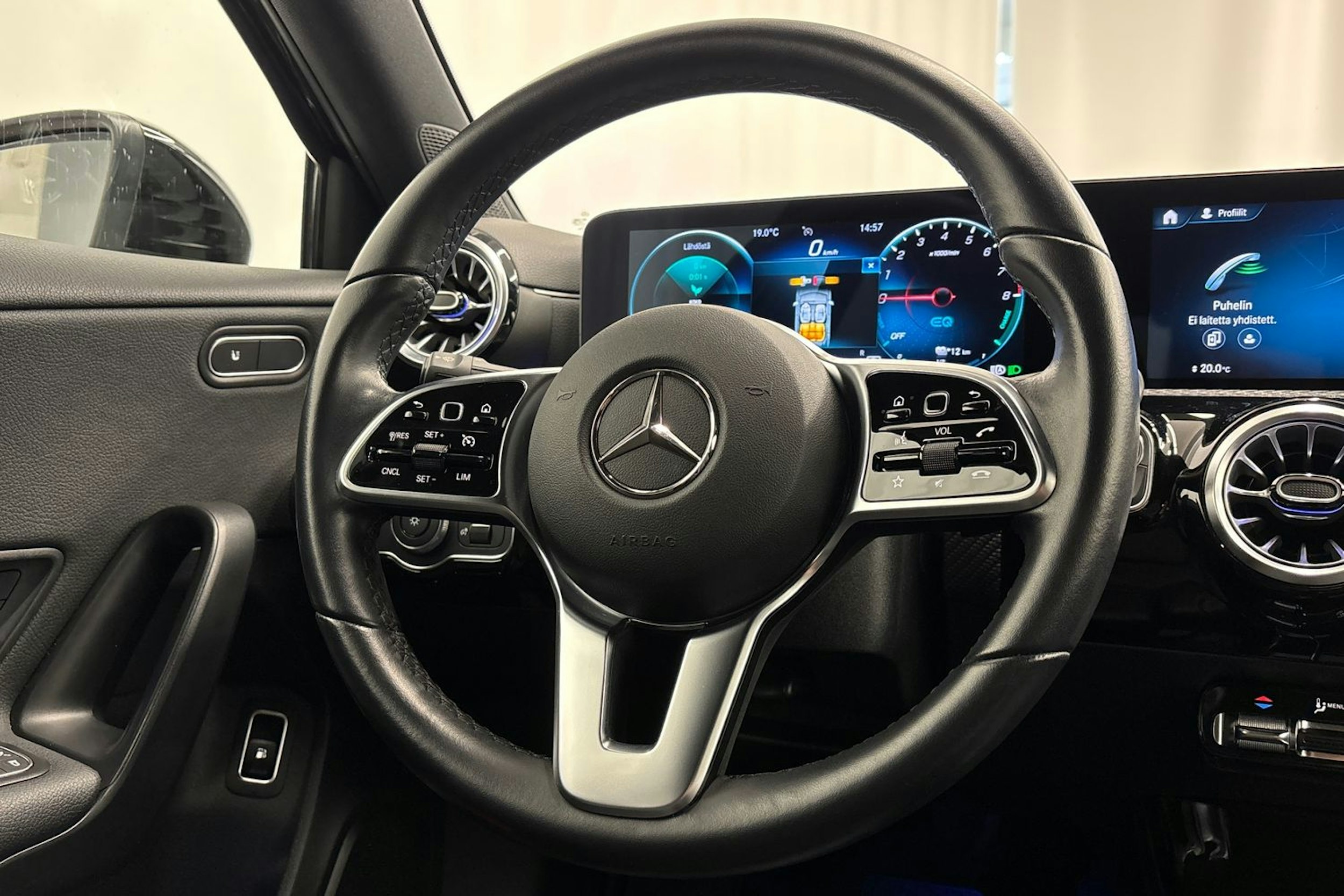 musta Mercedes-Benz A 2021 kuva 12.