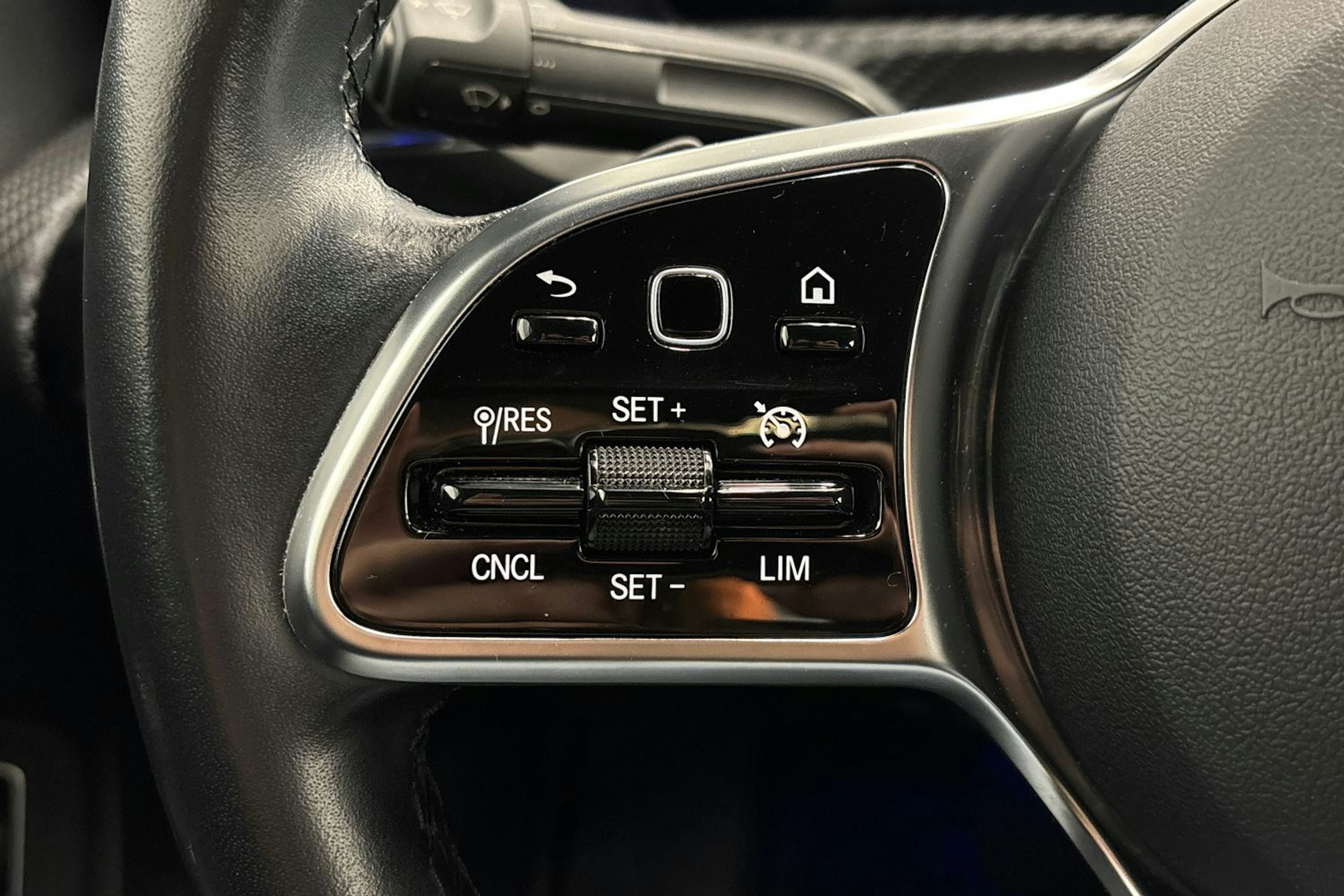 musta Mercedes-Benz A 2021 kuva 13.