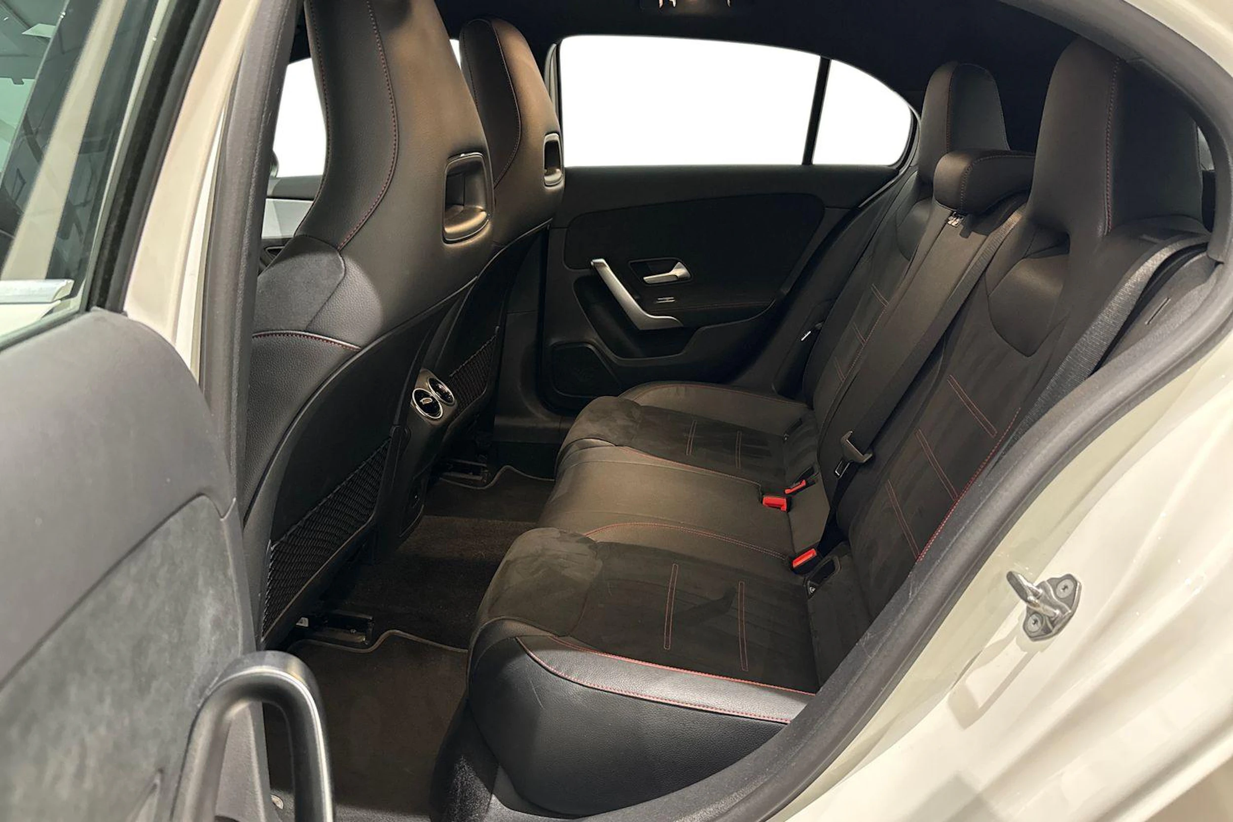 valkoinen Mercedes-Benz A 2021 kuva 8.