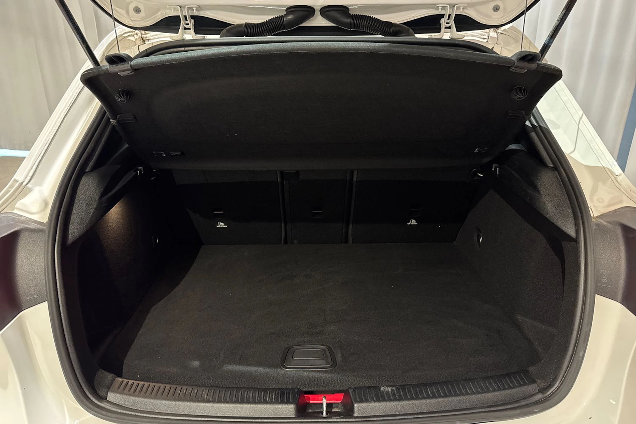 valkoinen Mercedes-Benz A 2021 kuva 12.