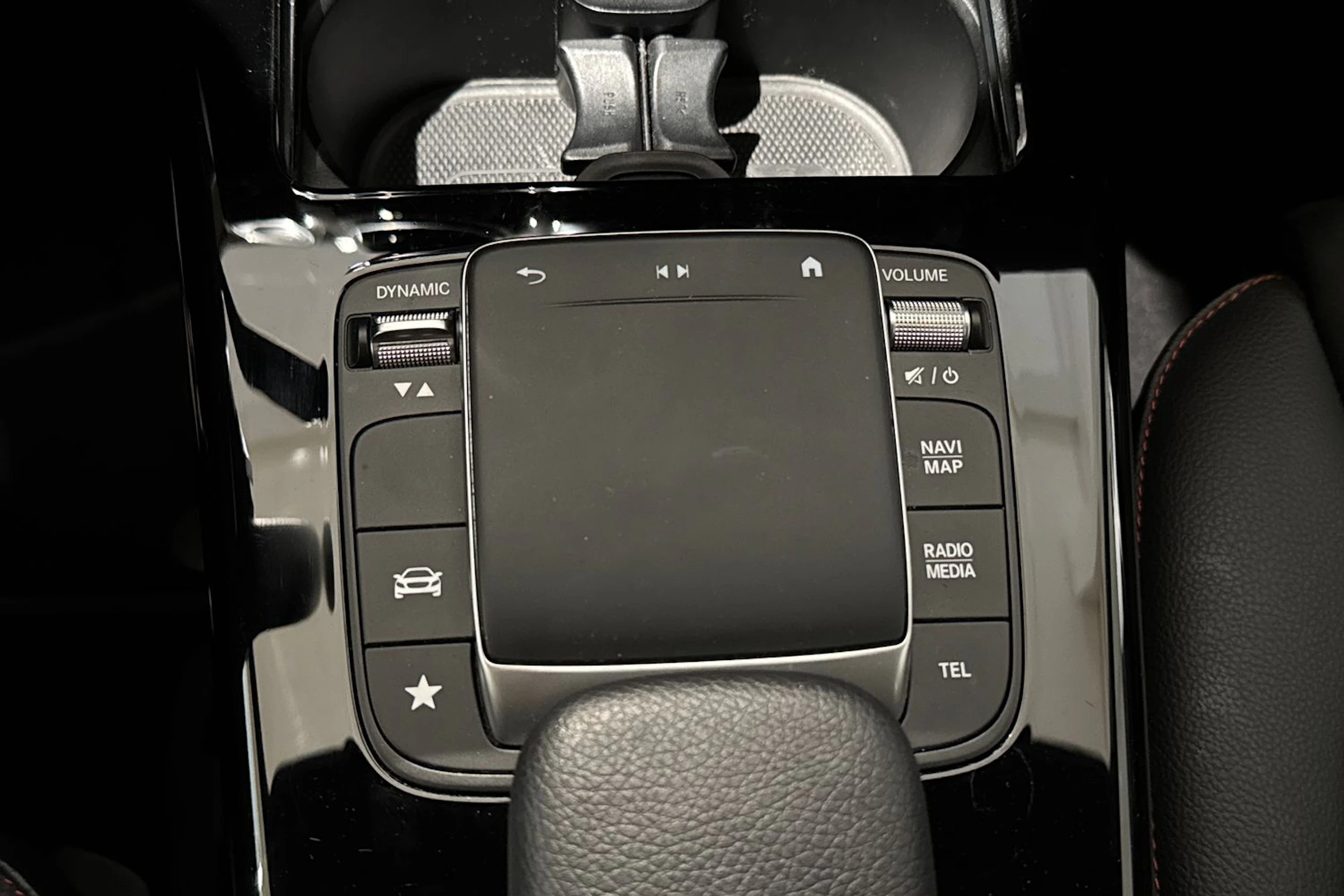 valkoinen Mercedes-Benz A 2021 kuva 25.