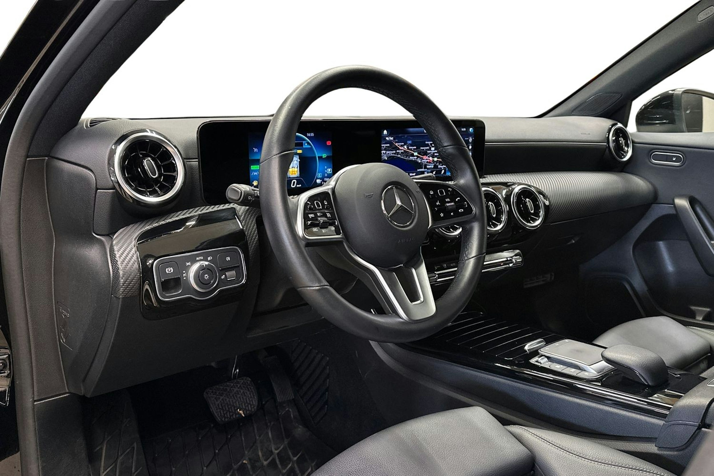 musta Mercedes-Benz A 2021 kuva 7.