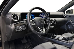 musta Mercedes-Benz A 2021 kuva 7.