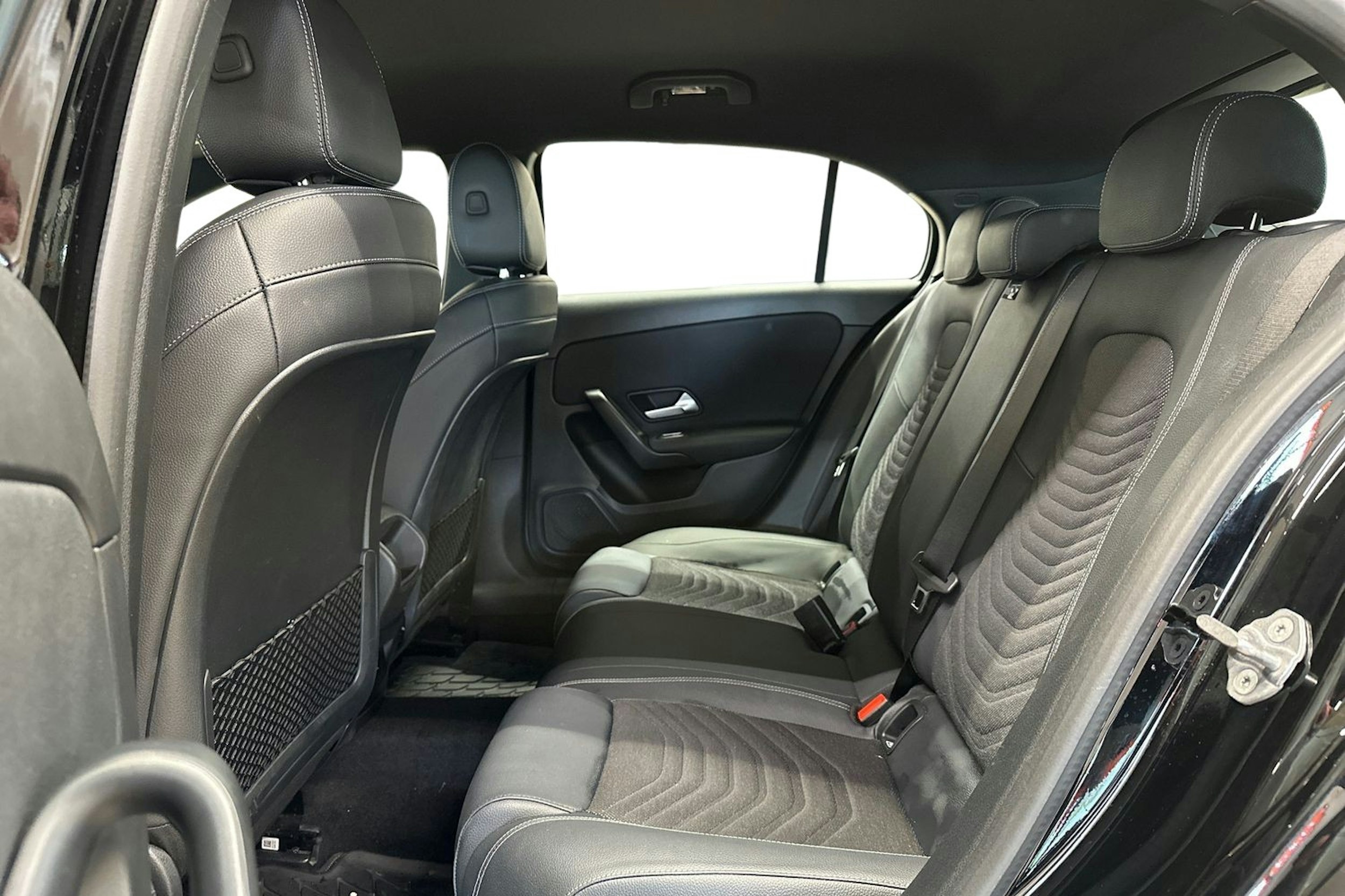musta Mercedes-Benz A 2021 kuva 10.