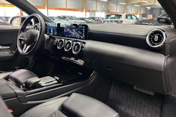musta Mercedes-Benz A 2021 kuva 12.
