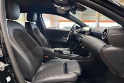 musta Mercedes-Benz A 2021 kuva 13.
