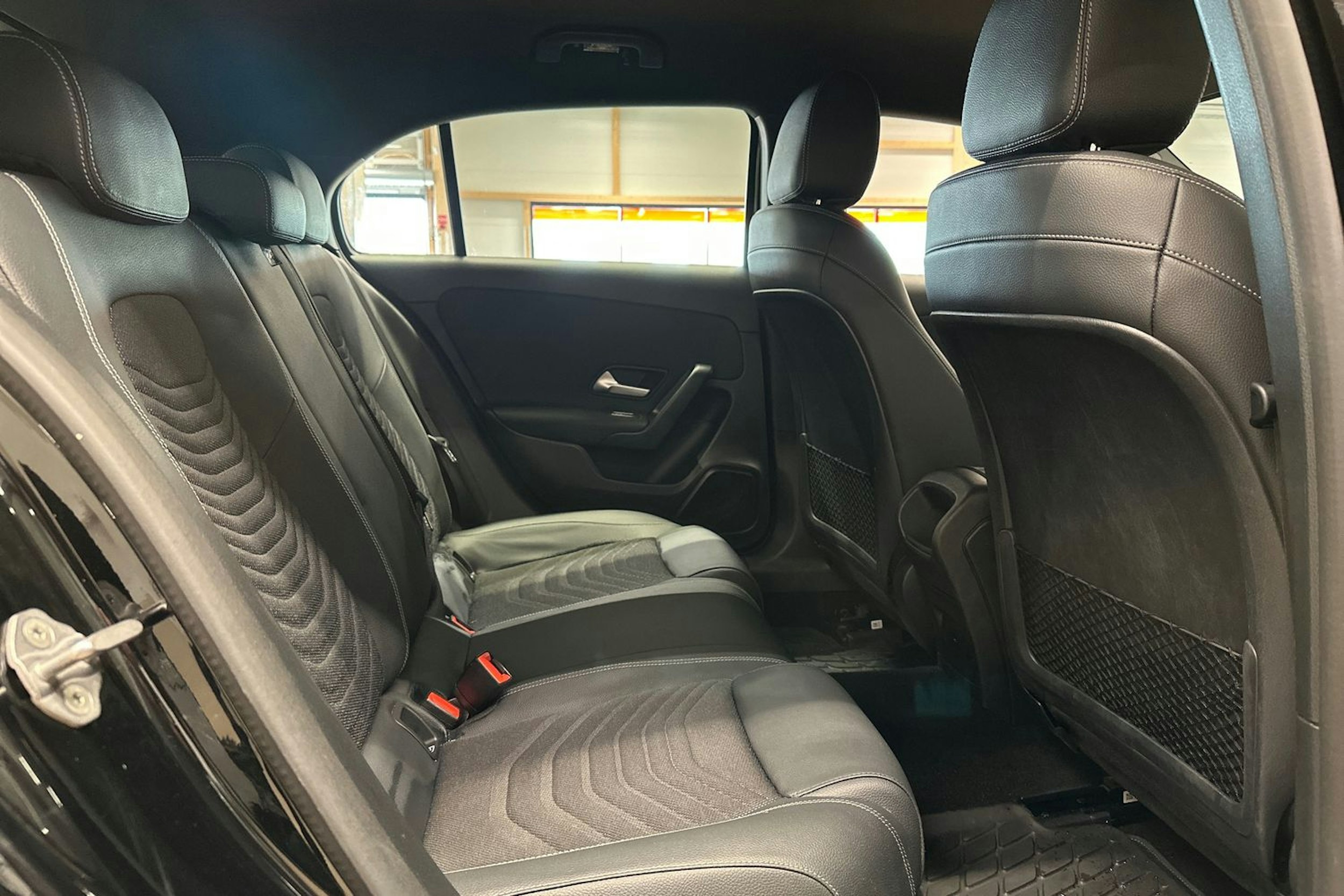 musta Mercedes-Benz A 2021 kuva 14.