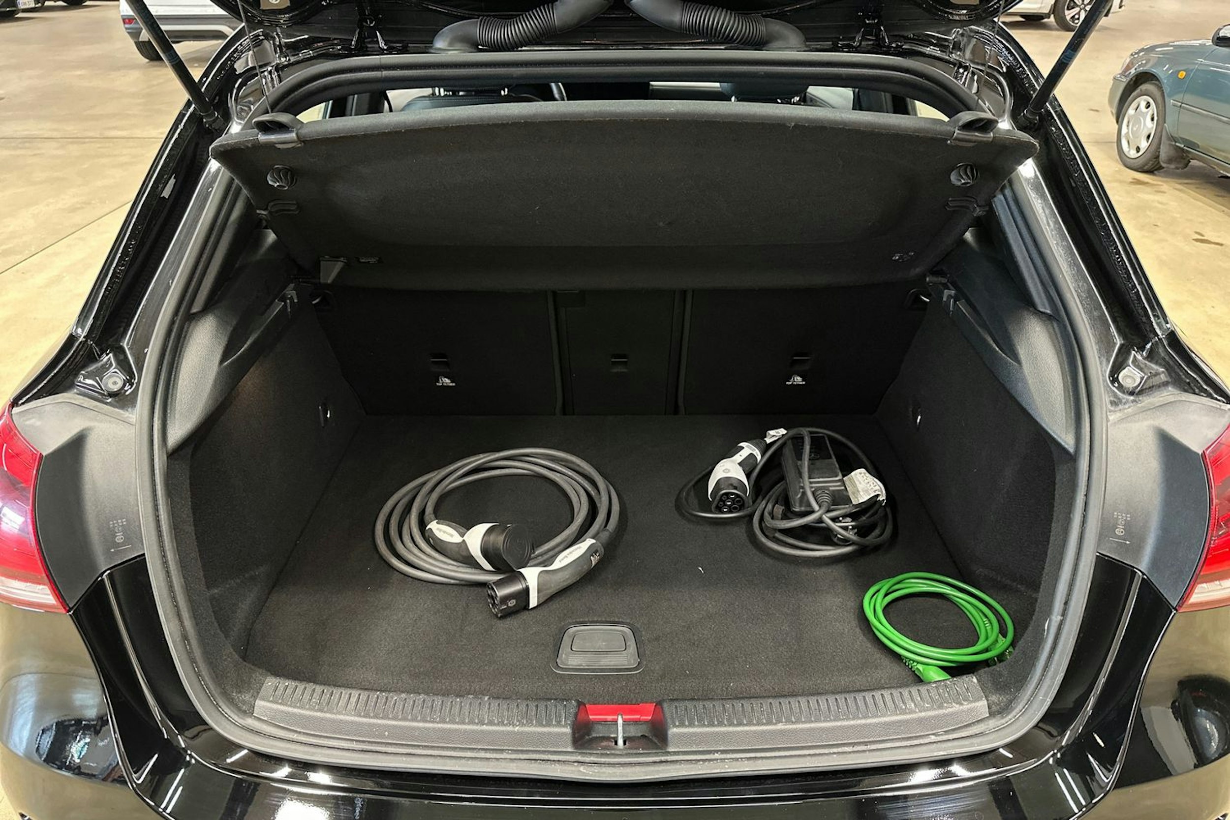 musta Mercedes-Benz A 2021 kuva 29.