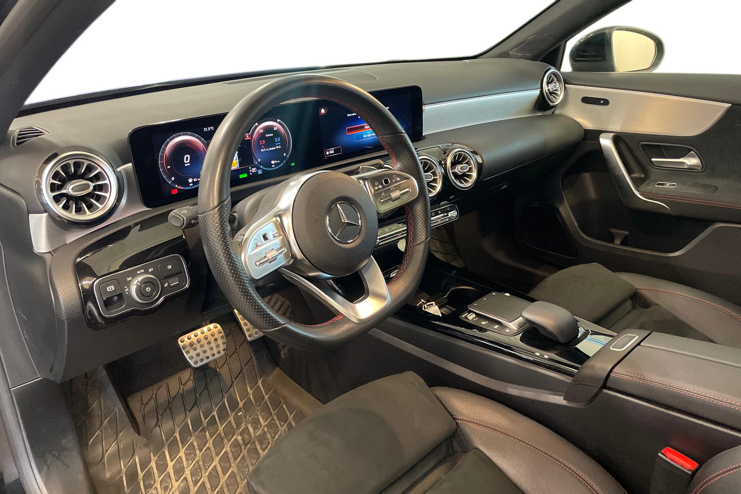 musta Mercedes-Benz A 2021 kuva 8.