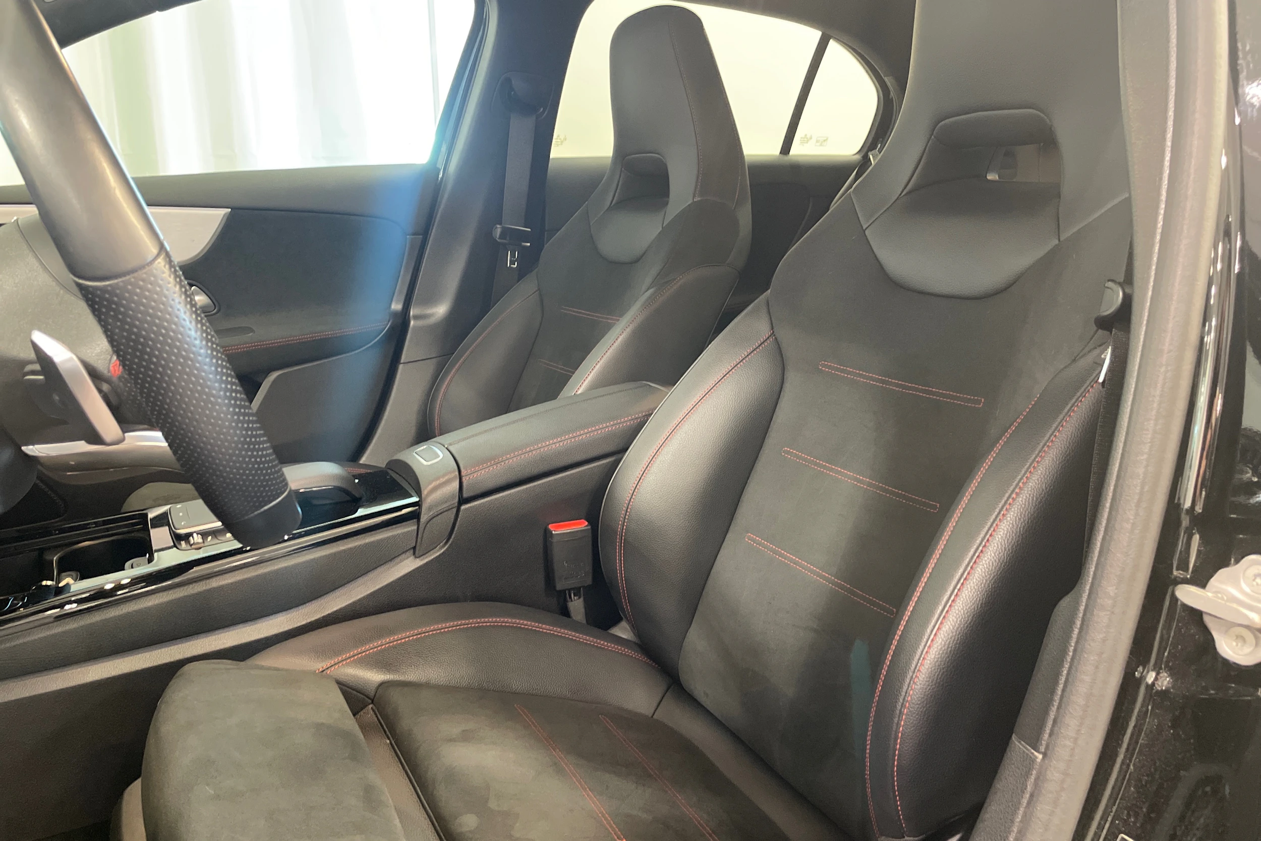 musta Mercedes-Benz A 2021 kuva 15.