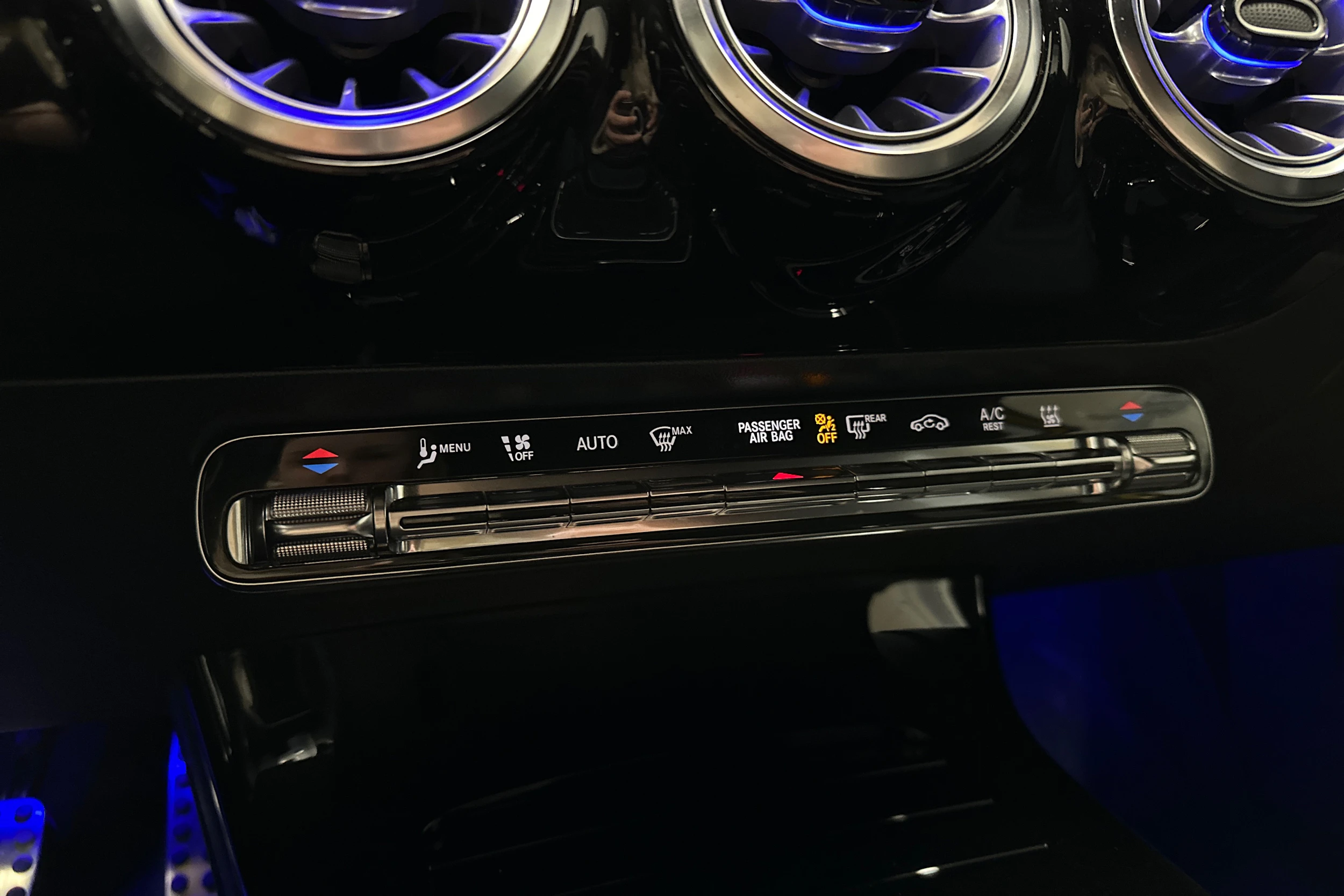 keltainen Mercedes-Benz A 2021 kuva 19.