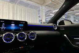 keltainen Mercedes-Benz A 2021 kuva 21.