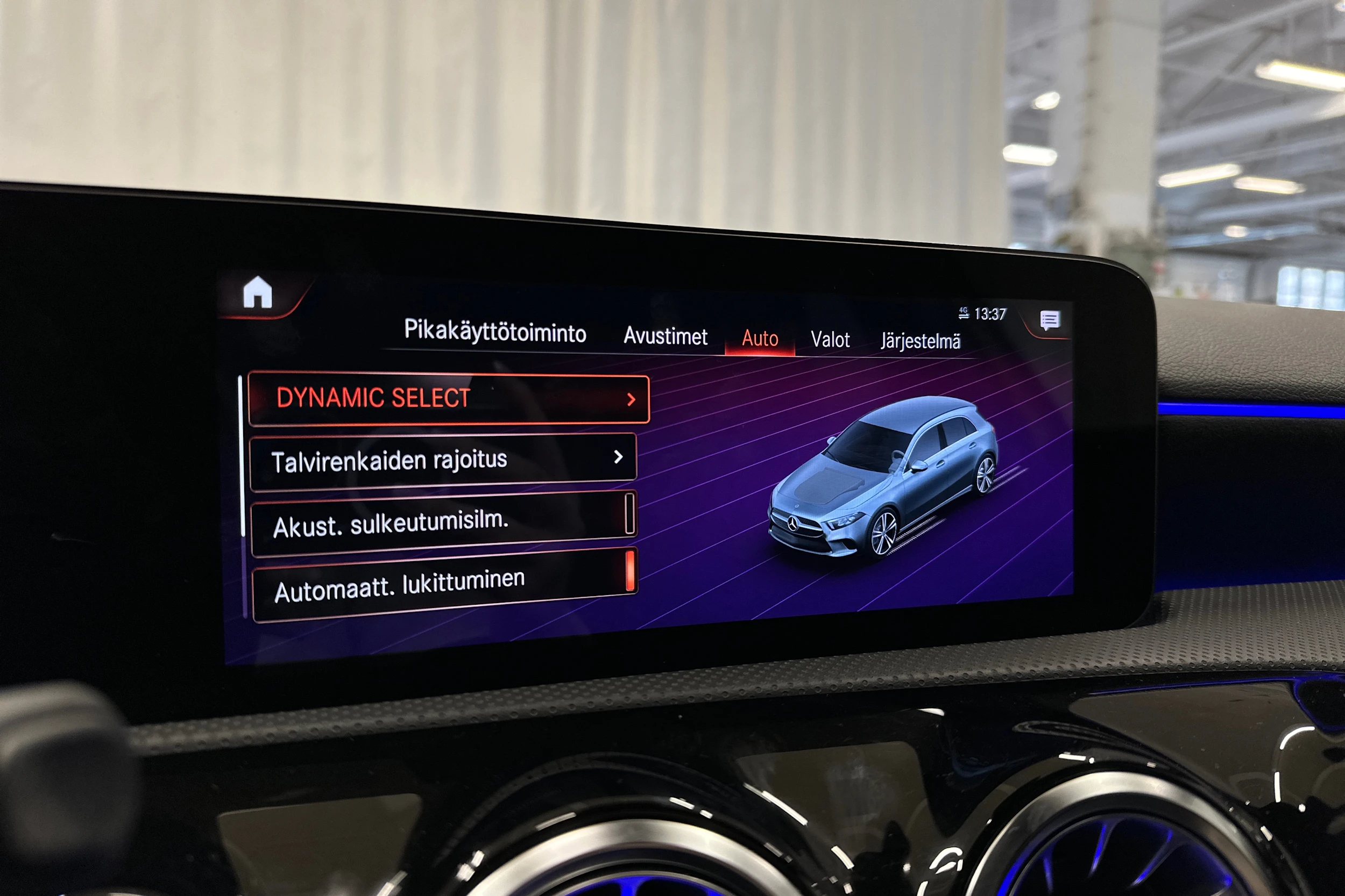 keltainen Mercedes-Benz A 2021 kuva 28.