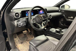 musta Mercedes-Benz A 2021 kuva 3.