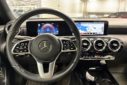 musta Mercedes-Benz A 2021 kuva 4.