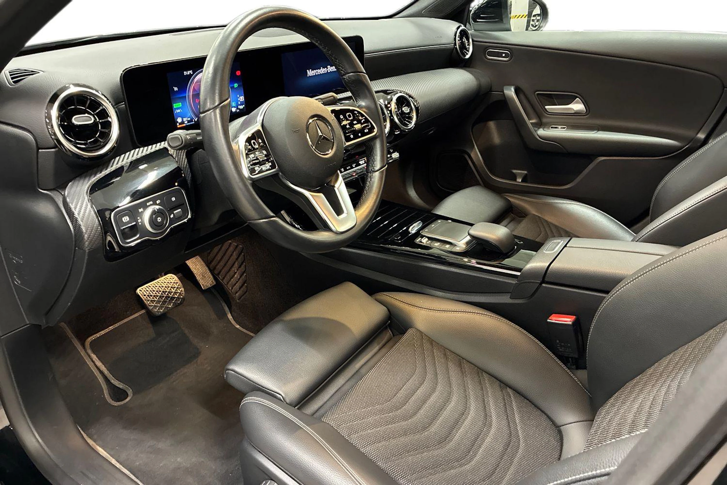 musta Mercedes-Benz A 2021 kuva 6.
