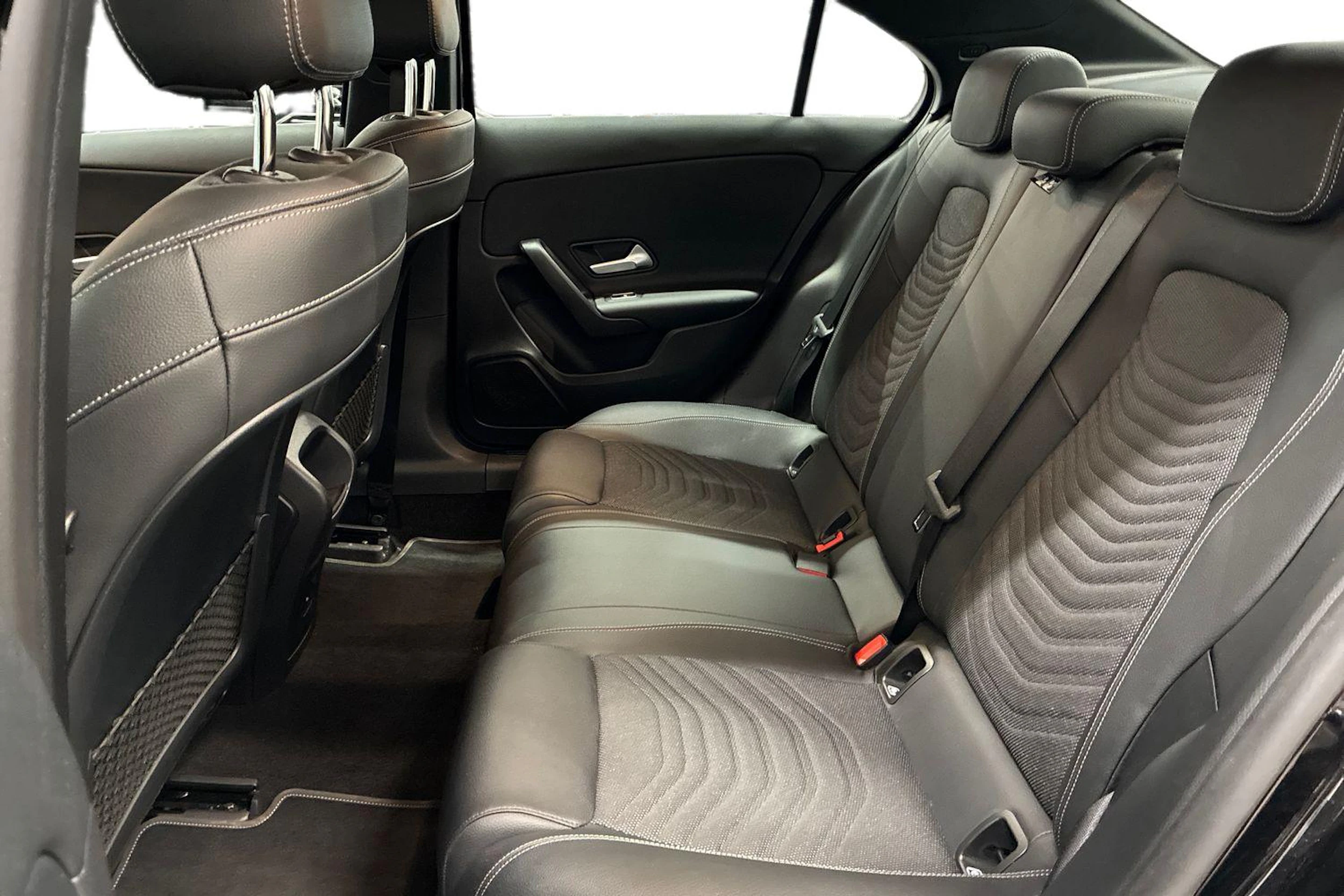 musta Mercedes-Benz A 2021 kuva 8.