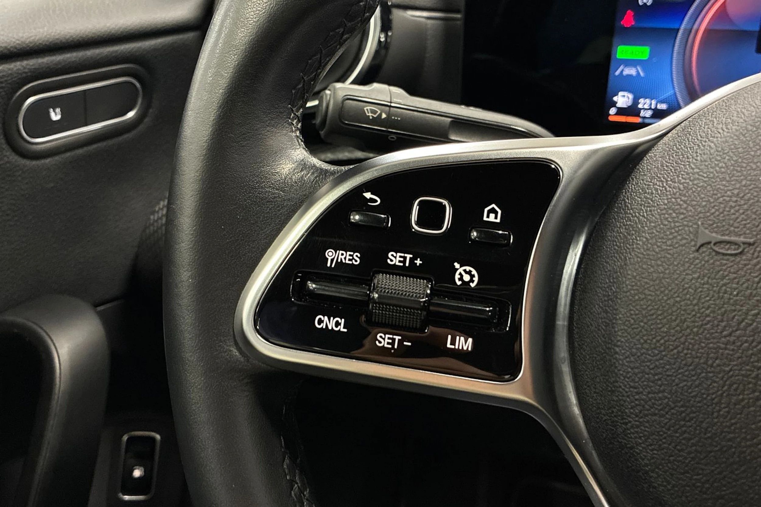 musta Mercedes-Benz A 2021 kuva 13.