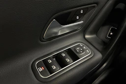 musta Mercedes-Benz A 2021 kuva 16.